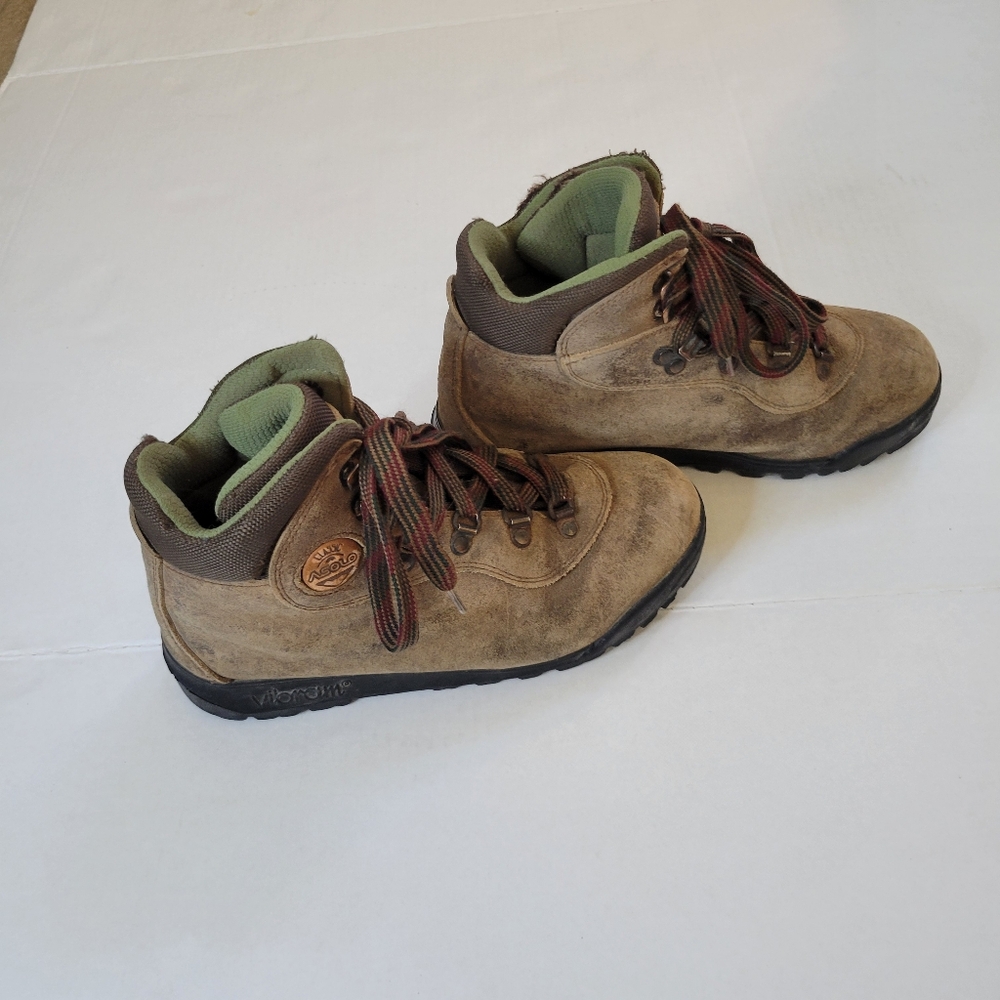 Asolo Classic Mid Brown Hiking Boots With Vibram Soles Ladies 6.5